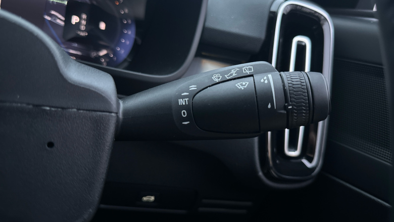 Volvo XC40 2.0 B3P Plus Black Edition 5dr Auto Petrol Estate